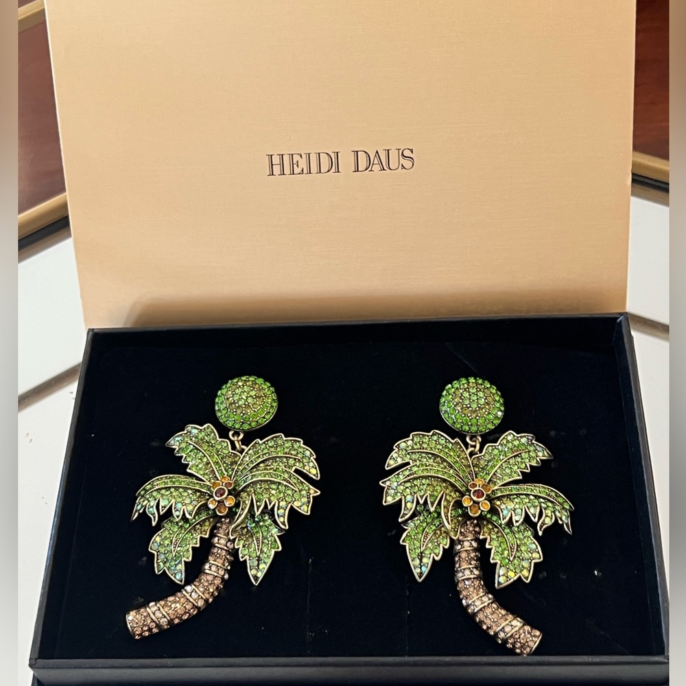 Heidi Daus 🆕 “Life’s A Breeze” HUGE Palm Tree 🌴 omega crystals earrings